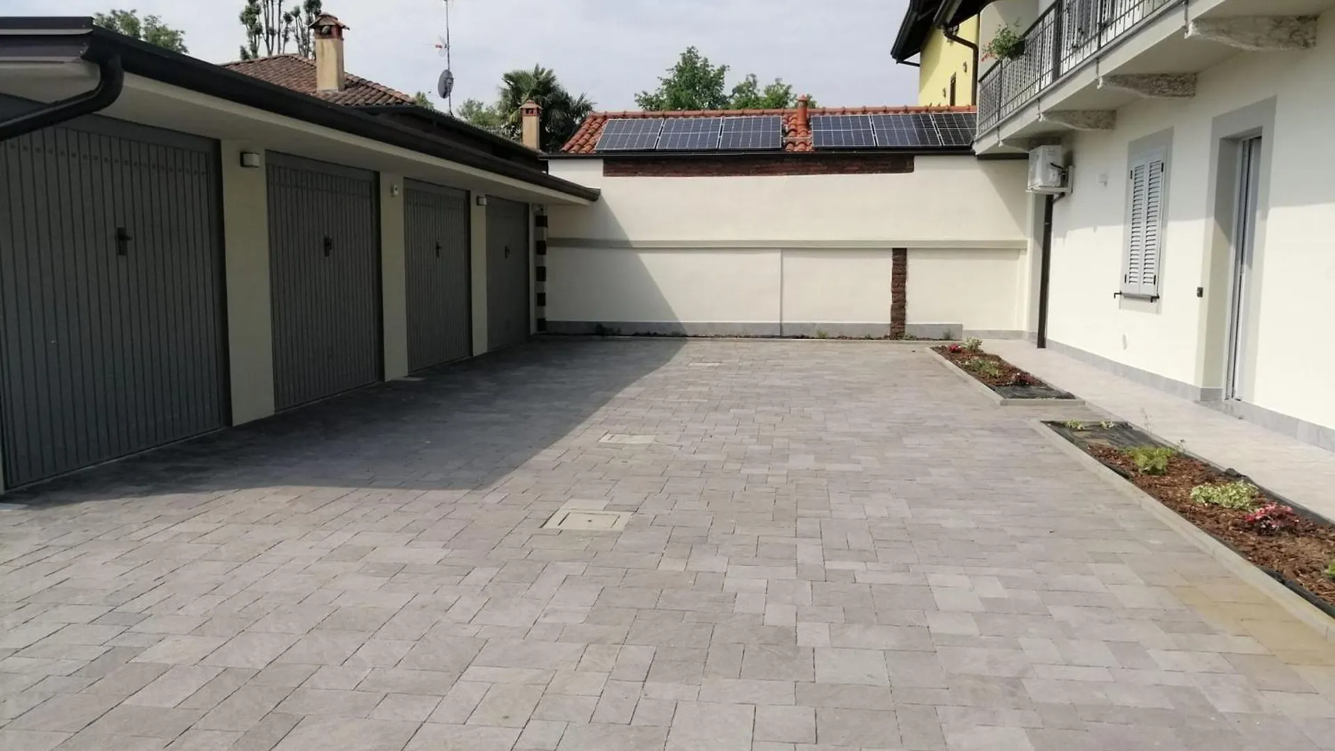 アパート La Luna Blu Malpensa Appartamento Lago ソンマ・ロンバルド